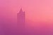 Kirchturm im Nebel von Arjan Almekinders