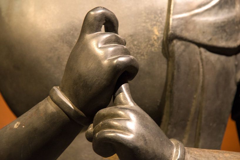 mains en pose de méditation, mudra, bouddha japonais par Jan Fritz