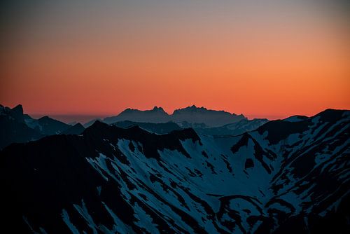 Zicht op de Säntis in de avondzon