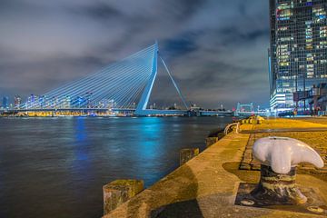 Erasmusbrug Rotterdam in de avond 