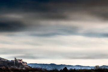 Panorama de la Forêt-Noire - châteaux et chaînes de collines dans le jeu de lumières sur Matthias Edition
