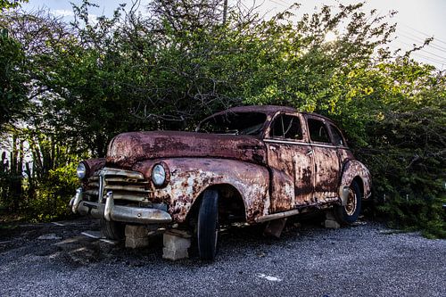 Oude auto op Curaçao
