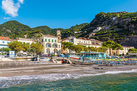 Vue sur Minori, sur la côte amalfitaine, en Italie