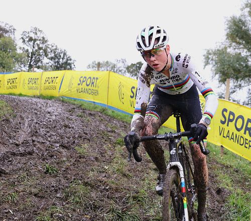 Fem van Empel close up