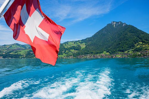 Schifffahrt auf dem Thunersee, Schweizer Flagge