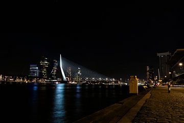 Erasmusbrücke Rotterdam am Abend von Geert van Atteveld