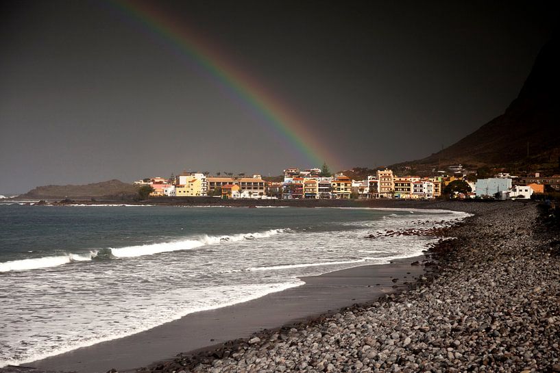 Regenbogen am Strand vom  Valle Gran Rey, La Gomera von Peter Schickert