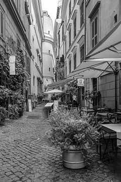Leuke straat in Rome zwart wit