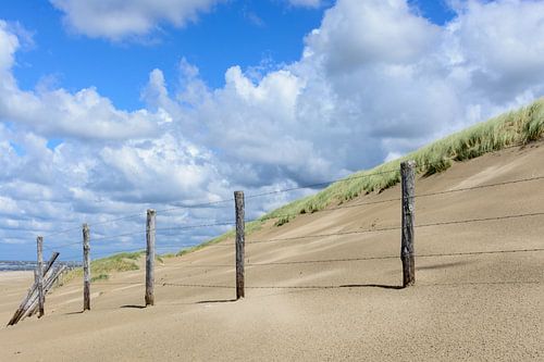 Wolkenlucht aan zee