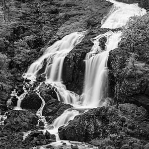 Der Wasserfall Flesefossen in Zwart-Wit, Norwegen