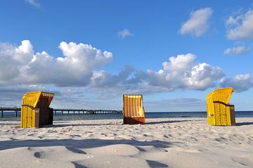 3 gele strandstoelen in Binz