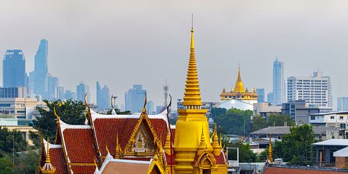 Wat Tri Thotsathep Worawihan, daarachter Golden Mount en de skyline van Bangkok