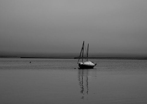 Bateau à voile dans le port de Stromness