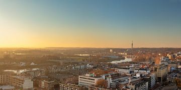 Arnhem in de avond bij zonsondergang van Martin Bergsma