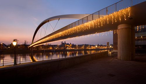 Nieuw Brug Maastricht op kerstavond van Patrick LR Verbeeck