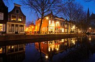 Lage Gouwe in Gouda ter hoogte van Achter de Vismarkt in de avond van Merijn van der Vliet thumbnail