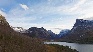 Innerdalen de mooiste bergvallei in Noorwegen in de herfst van Aagje de Jong