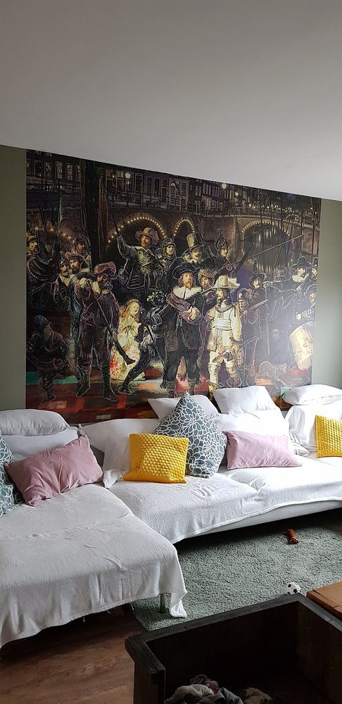 Die Nachtwache von Rembrandt in einer modernen und fröhlichen Jacke. von Dennisart Fotografie