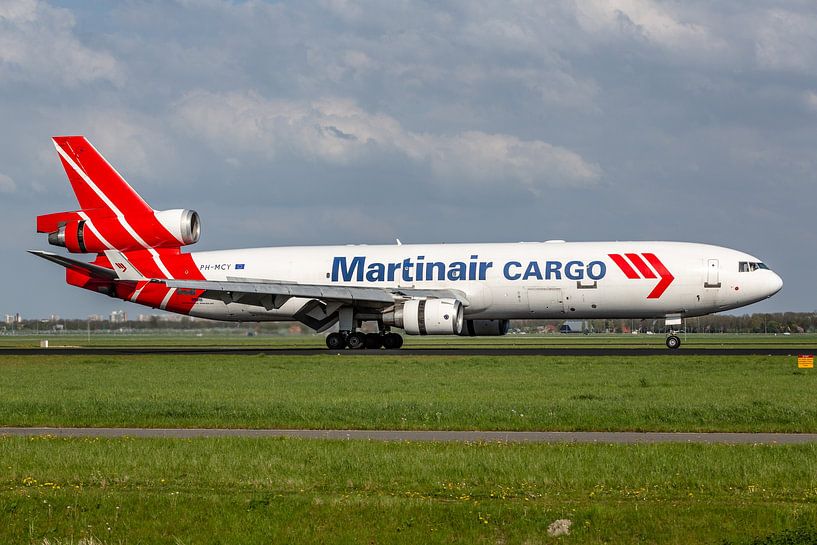 Eine McDonnell Douglas MD-11 von Martinair Cargo (PH-MCY) ist soeben auf der Polderbaan gelandet! von Jaap van den Berg