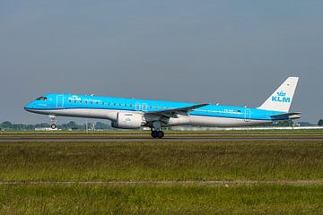 KLM Cityhopper Embraer E195-E2 (PH-NXI). by Jaap van den Berg