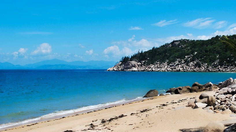 Het strand van Magnetic Island - Queensland, Australië van Be More Outdoor