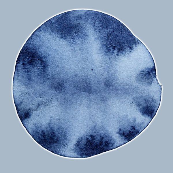 Soft Orb Aqua Mineral 971 - Aquarelle minimaliste en bleu froid avec texture naturelle par Saskia Mensink PRINTS
