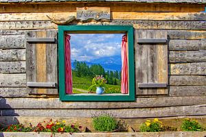 Das Fenster auf der Lackenalm mit schönen Ausblick