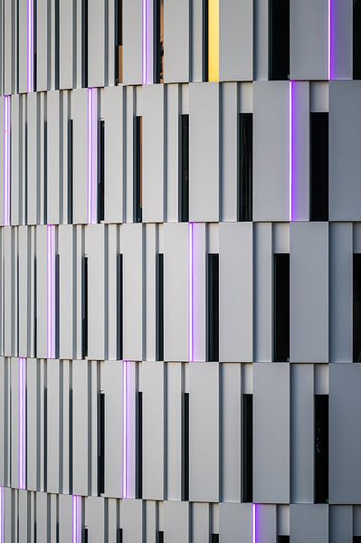 Modern gebouw bij nacht van Werner Lerooy