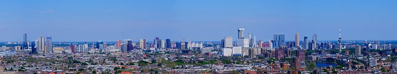 Skyline Rotterdam avec un beau ciel bleu par Omni VR