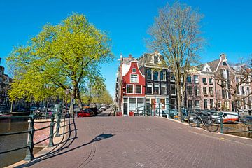 Middeleeuwse huizen aan de Reguliersgracht in Amsterdam van Eye on You