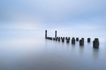 Minimalistische strandpalen