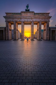 Berlijn Motorrijder Brandenburger Tor van Iman Azizi