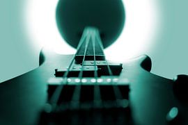 Electric bass by Stephan Zaun