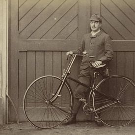 Dhr Rutgers en zijn fiets, 1888 van Currently Past
