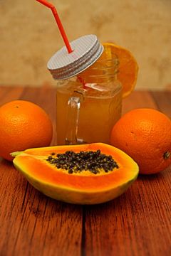 Papaya-Ingwer-Limonade im Glas