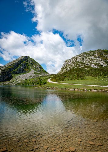 der Enollake in den Picos de Europa in Spanien von ChrisWillemsen