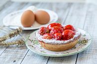 Gros plan d'une tarte aux fraises avec ses ingrédients par John Kreukniet Aperçu
