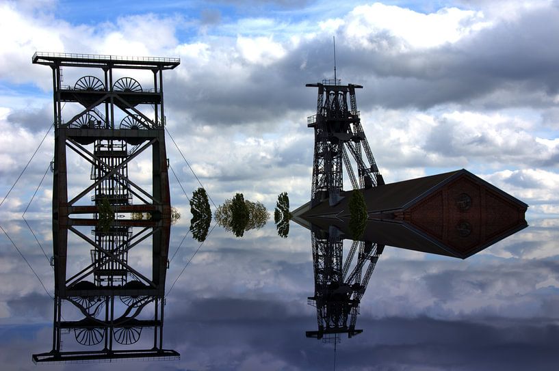 Spiegeling van een kronkelende toren 2 van Edgar Schermaul