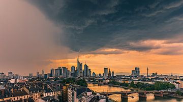 Regenschauer im Anflug auf Frankfurt am Main