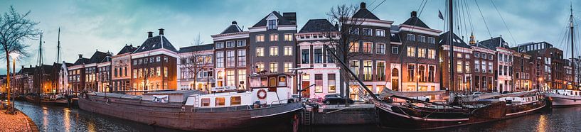 Panorama Hoge der A, schepen, pakhuizen, grachtenpanden, Groningen van Harmen van der Vaart