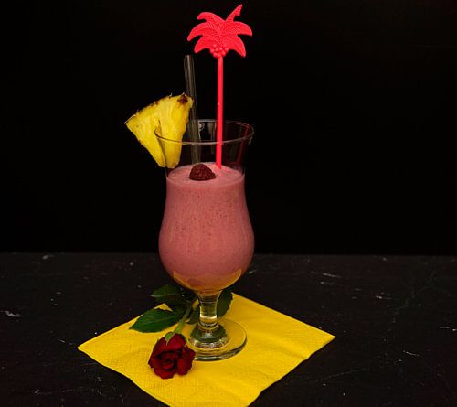 Framboos en ananas kokosnoot smoothie.