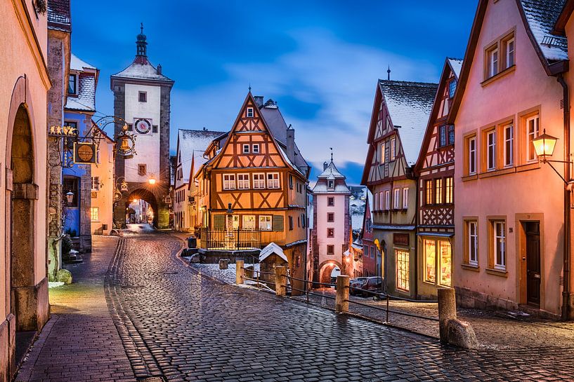 Rothenburg ob der Tauber bij nacht van Michael Abid