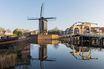 De Rembrandtbrug en Molen De Put in Leiden van Charlene van Koesveld