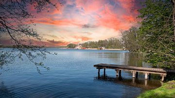 Sonnenuntergang über dem See an der Mecklenburgischen Seenplatte in Deutschland von Animaflora PicsStock