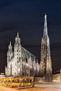 Stephansdom in Wien bei Nacht