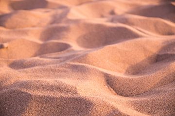 Zand op het strand van Wouter Kouwenberg