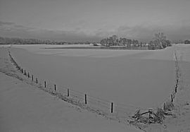 Le silence règne sur le Pays blanc.