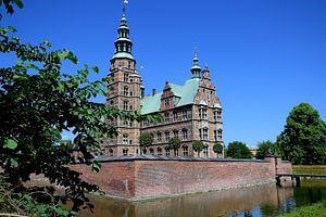 Umgeben von einem Wassergraben