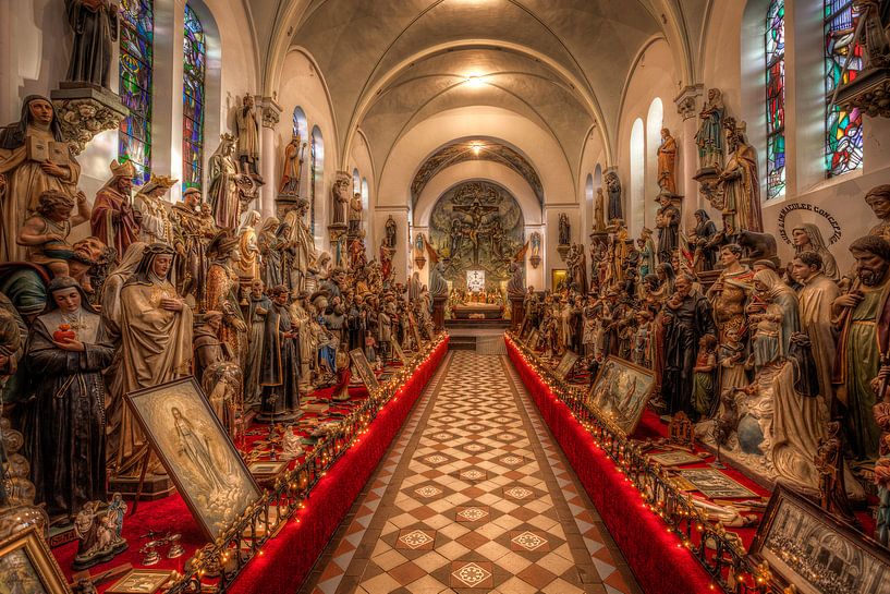 Heiligenbeelden in Museum Vaals  par John Kreukniet