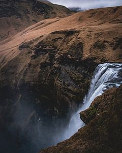 Falling off the edge of the world von Joris Machholz